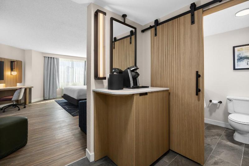 Crowne Plaza Virginia Beach Town Center by IHG - image 45