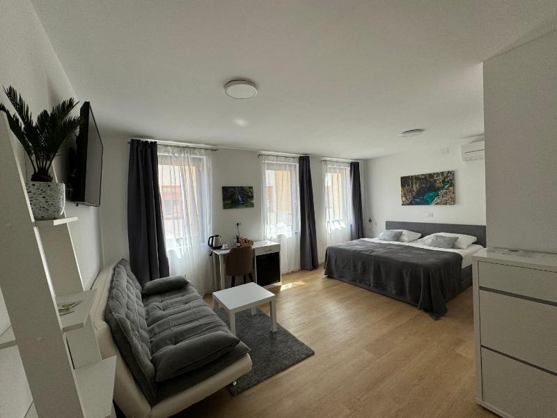 King Room image 2