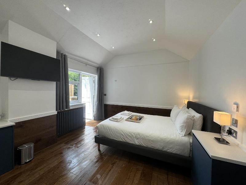 Superior King Room image 1