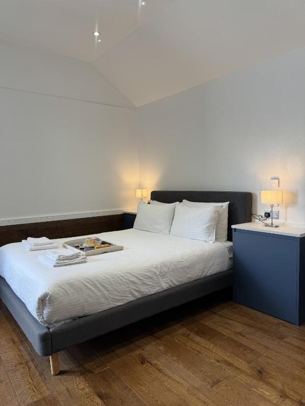 Superior King Room image 4