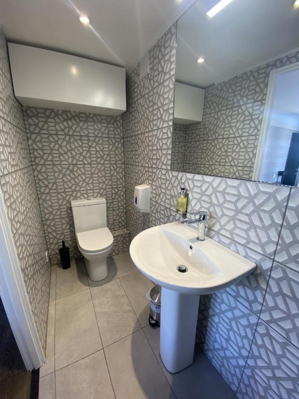 Superior King Room image 3