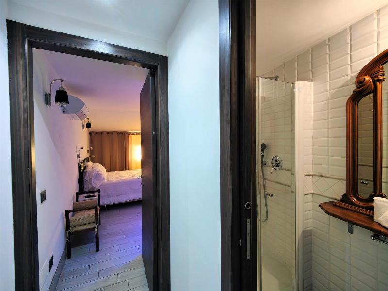 Deluxe Apartment image 2