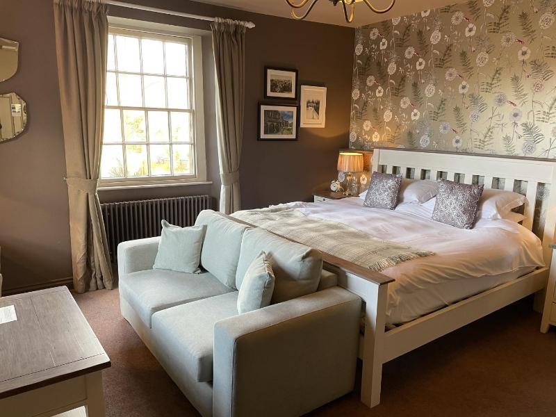 Deluxe Quadruple Room image 1