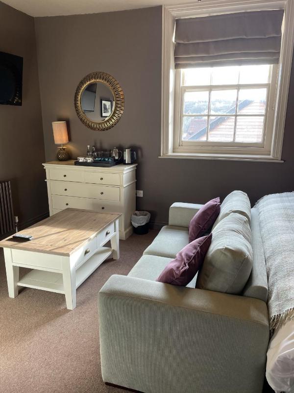 Premium Quadruple Room image 4