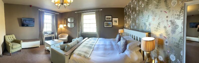 Deluxe Quadruple Room image 3