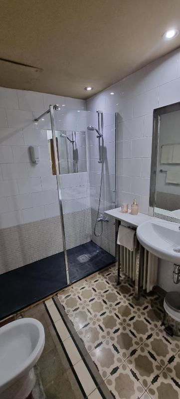 Double Room with City View image 3