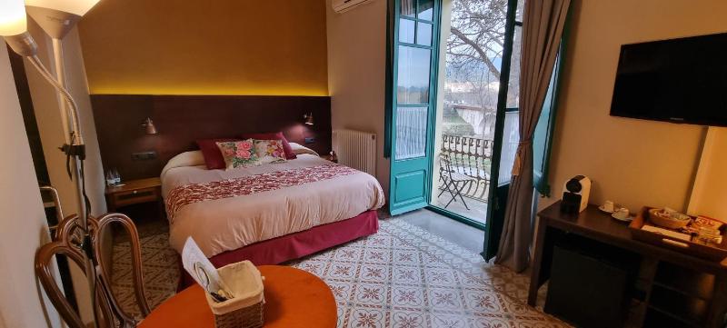 Double Room with City View image 4