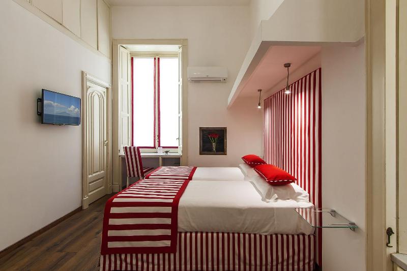 Deluxe Double or Twin Room image 2