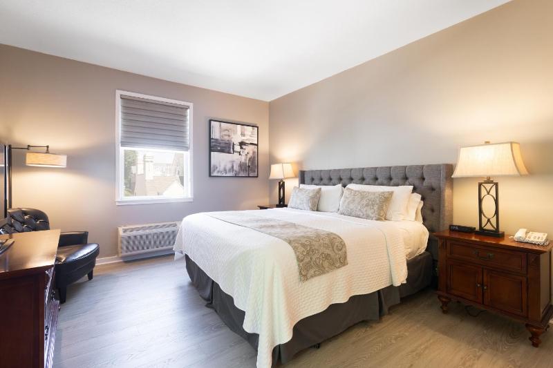 Luxury Suite image 2