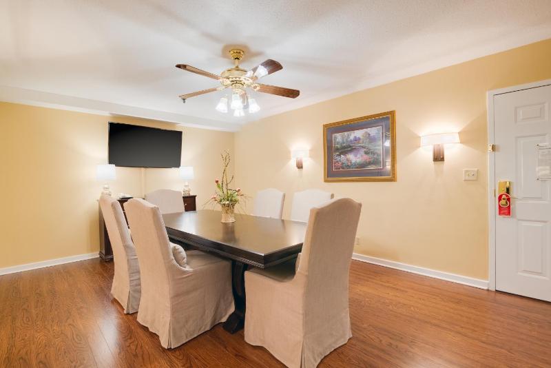 Executive Suite image 4