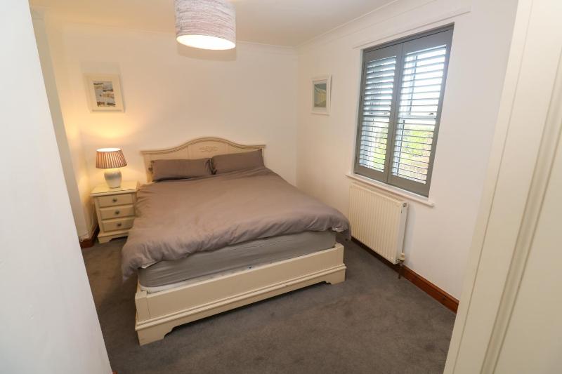 15 Tower Meadows - image 9