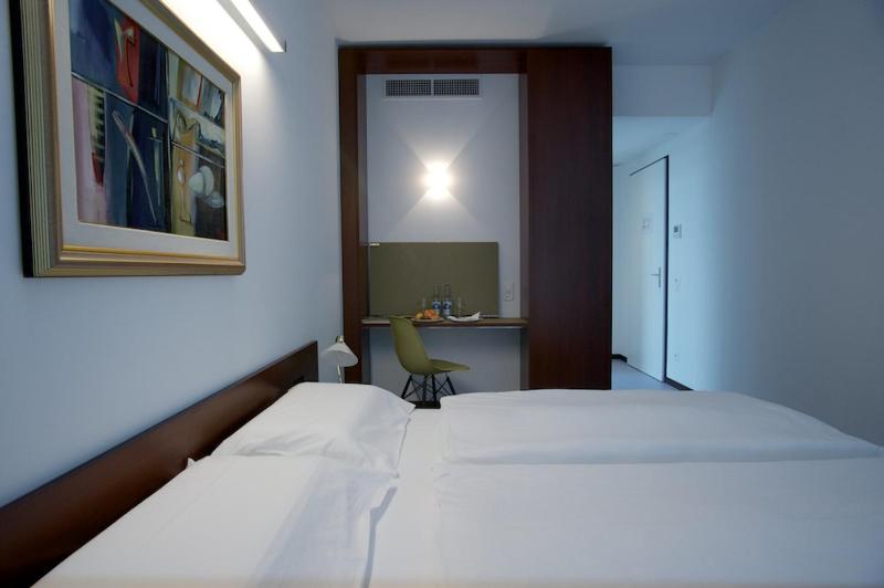 Double Room image 1