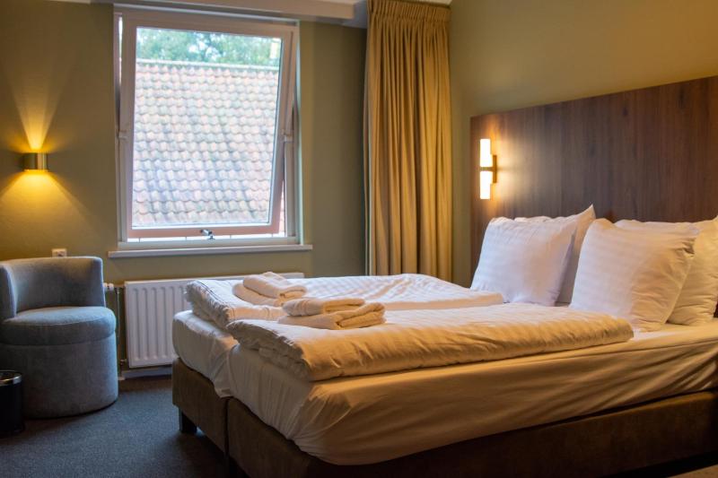 Deluxe Double Room image 4