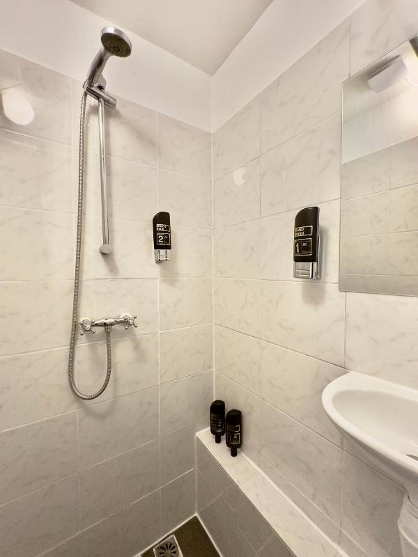 Budget Double or Twin Room with Private Bathroom image 3