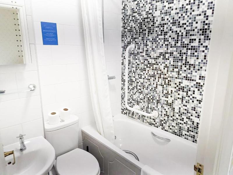 Single Room with Sea View image 2