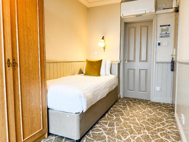 Single Room with Sea View image 1