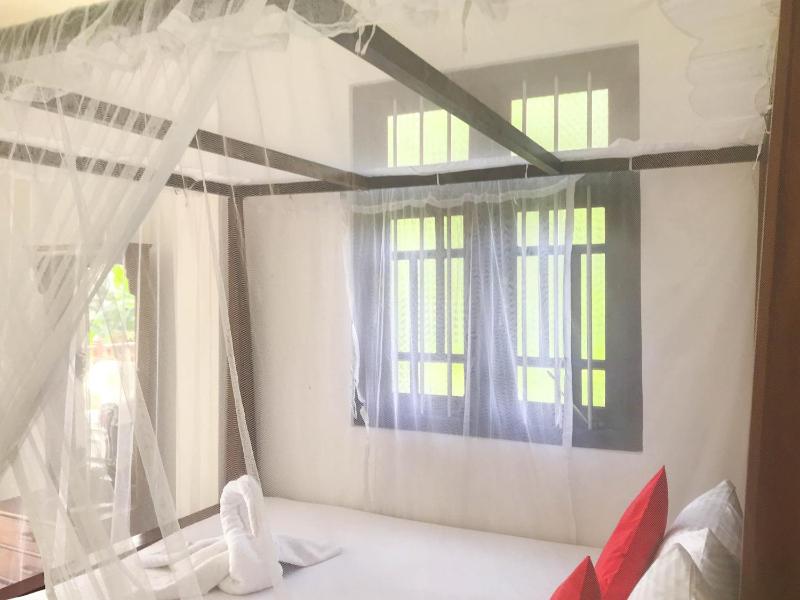 Oneida Villa & Restaurant - image 16