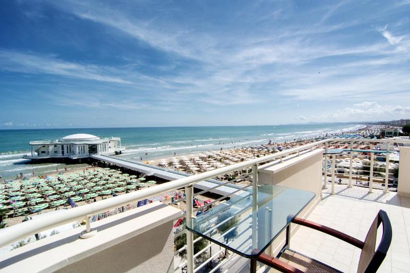 Prestige Double Room with Sea View image 2