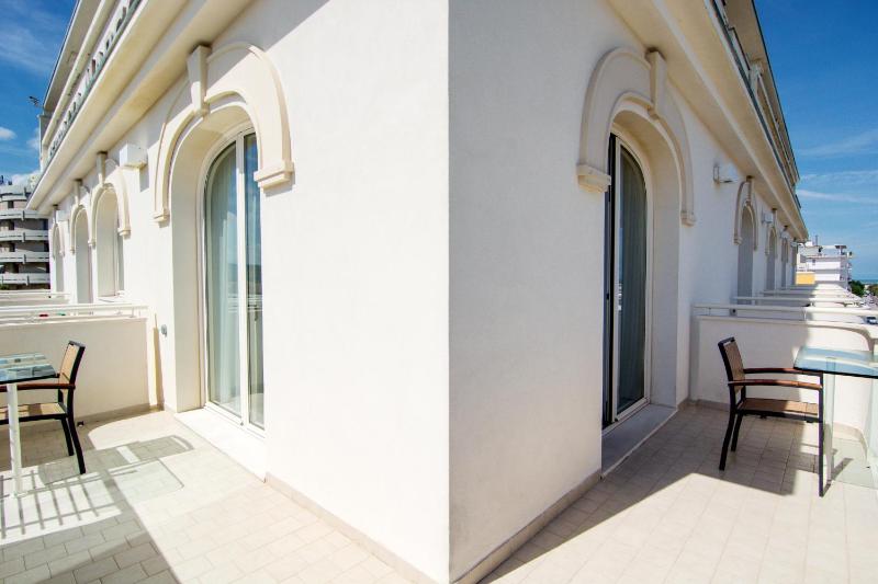 Charme Double Room with Sea View image 4