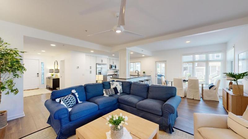 7645 Huntington Villa - image 22