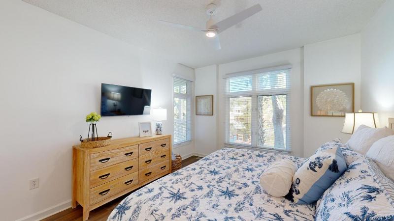 7645 Huntington Villa - image 19