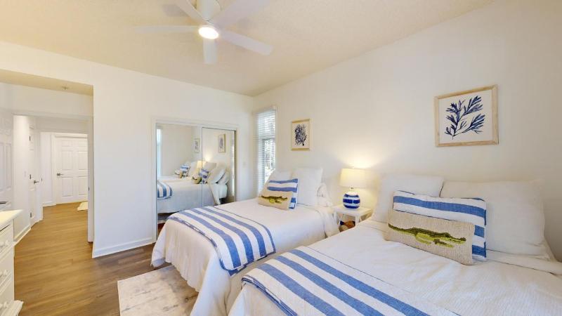 7645 Huntington Villa - image 2