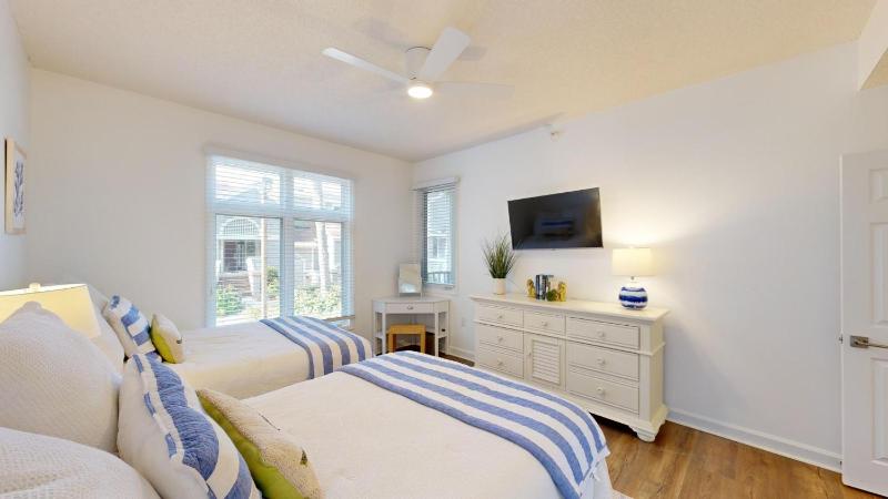 7645 Huntington Villa - image 15