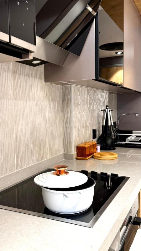 Elite Luxury Suites at The Diamond in City - image 4