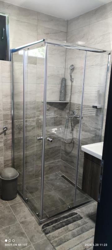 Standard Quadruple Room image 3