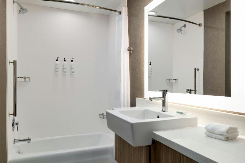 Suite with Two Queen Beds - Hearing Accessible image 4