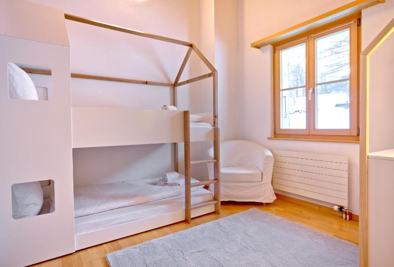 Three-Bedroom Apartment with Balcony image 4