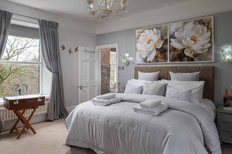 Superior King Room image 1