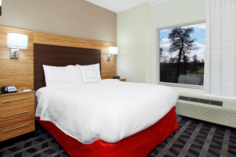 One Bedroom Suite, 1 Queen, Sofa bed image 1
