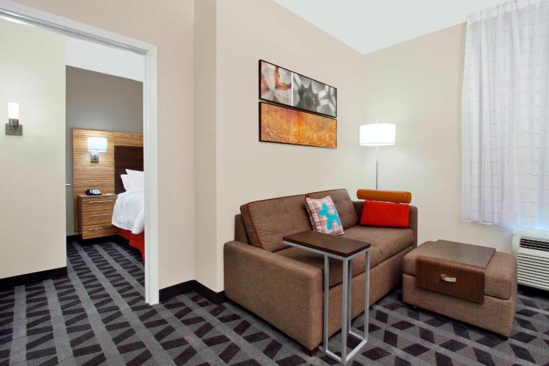 One Bedroom Suite, 1 Queen, Sofa bed image 2