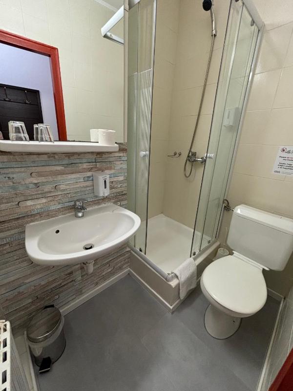 Single Room image 3