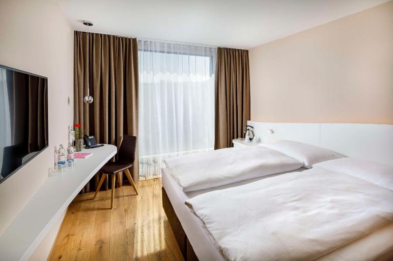 Superior Twin Room image 1