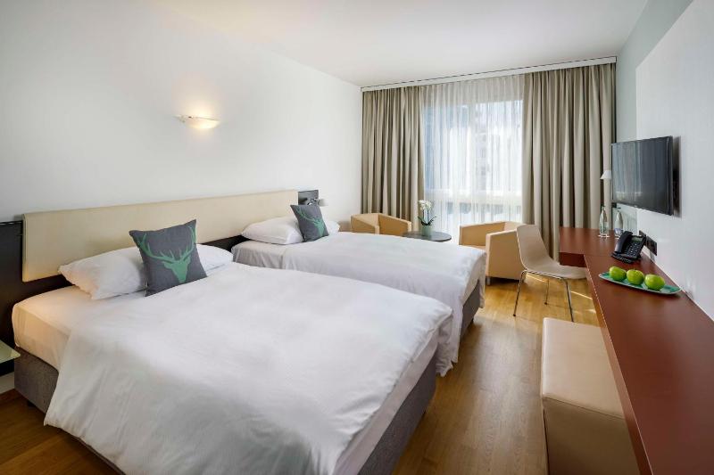 Twin Room image 1