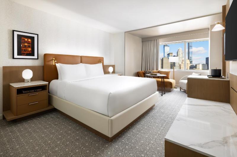 King Room with City View image 2