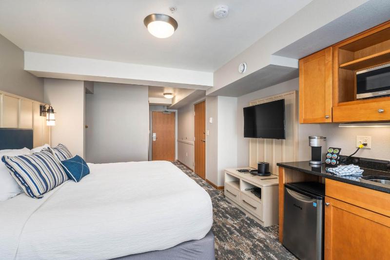 Two-Bedroom Condo image 4