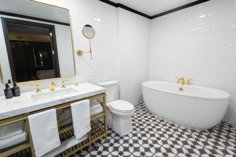 Whisky Hotel Hollywood - image 12