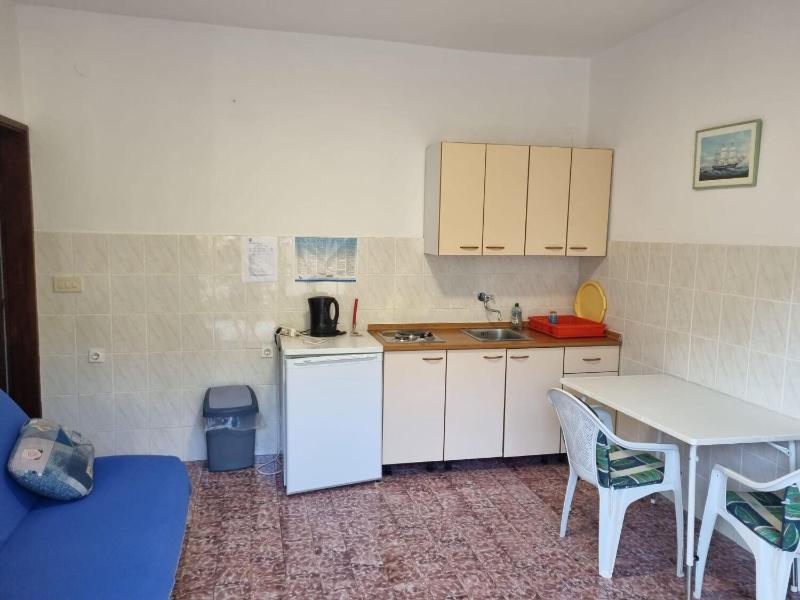 One-Bedroom Apartment image 4