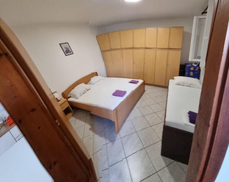One-Bedroom Apartment image 3
