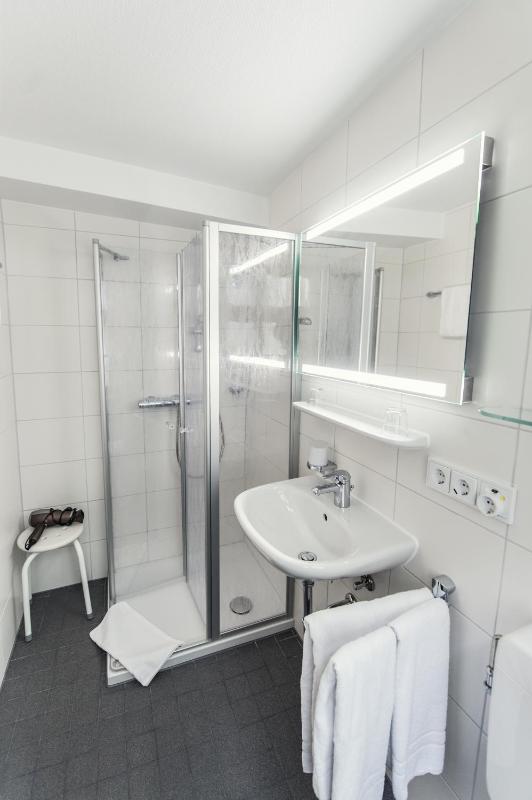 Economy Double Room image 4