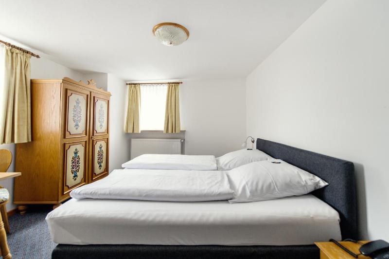 Economy Double Room image 2