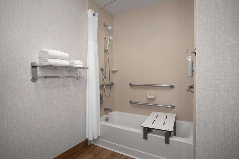 Room with Two Queen Beds - Non-Smoking image 3