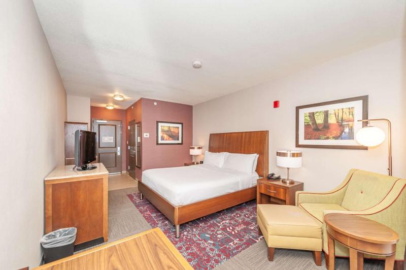 King Room image 3