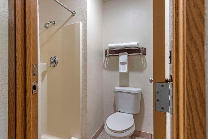King Suite with Spa Whirlpool image 2