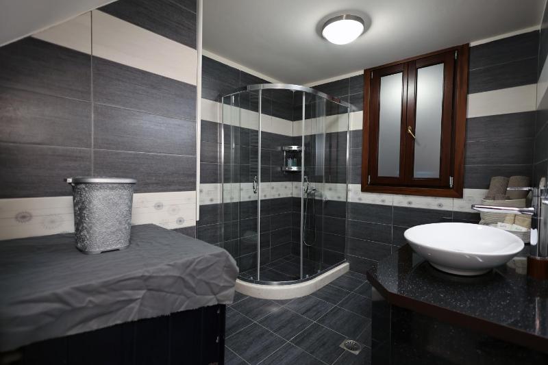 Marin Duplex Villa Berat - image 14
