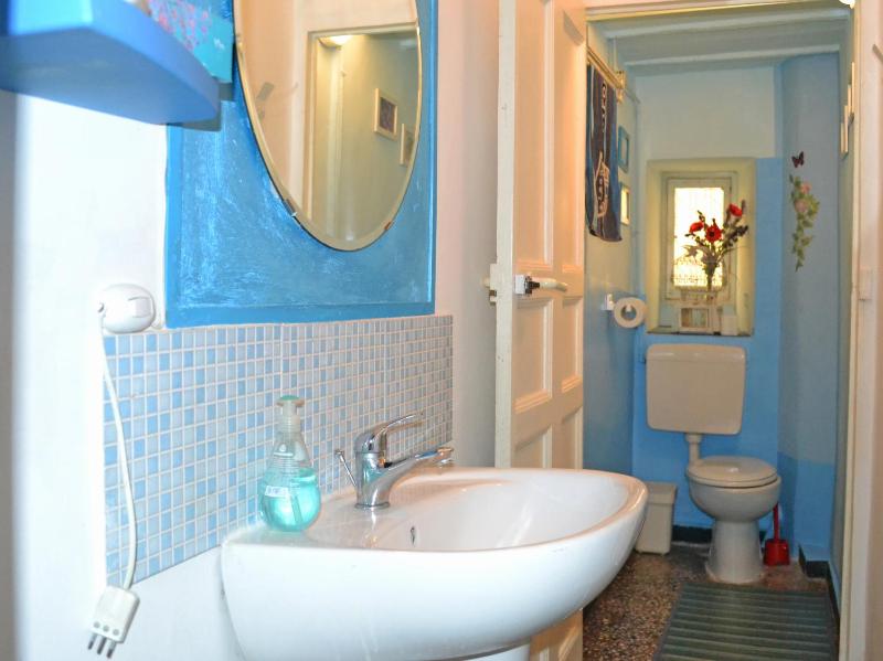 B&B Blue Home - image 16