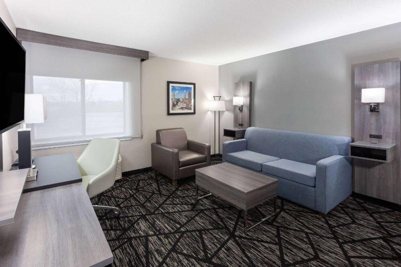 Two-Room King Suite - Non-Smoking image 4